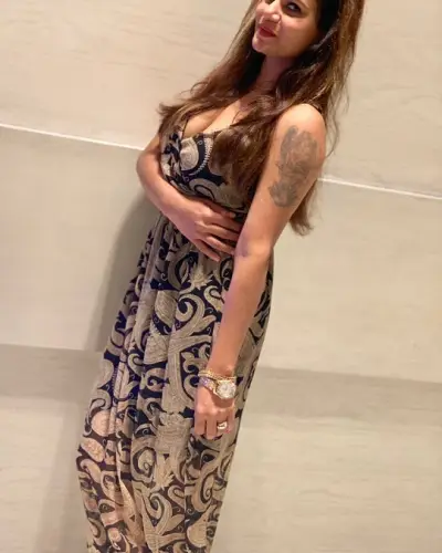 Ujhani Escort